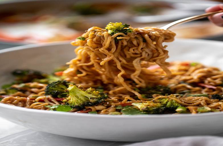 These are the most delicious peanut noodles! Tossed with roasted broccoli, red peppers, scallions, peanuts and an incredibly flavorful sauce!